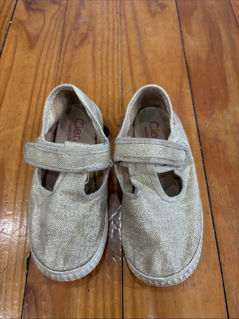 Cienta Girls Gold Glitter Mary Jane Sneakers